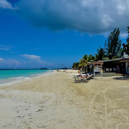 Foote Prints On The Sands Hotel เนกริล ภายนอก รูปภาพ