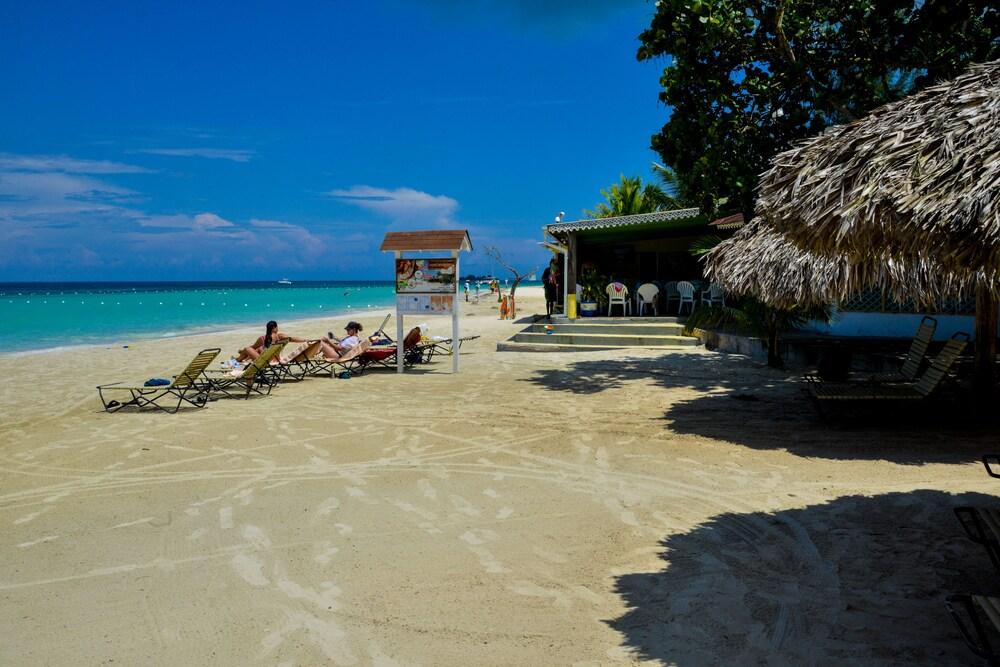 Foote Prints On The Sands Hotel เนกริล ภายนอก รูปภาพ