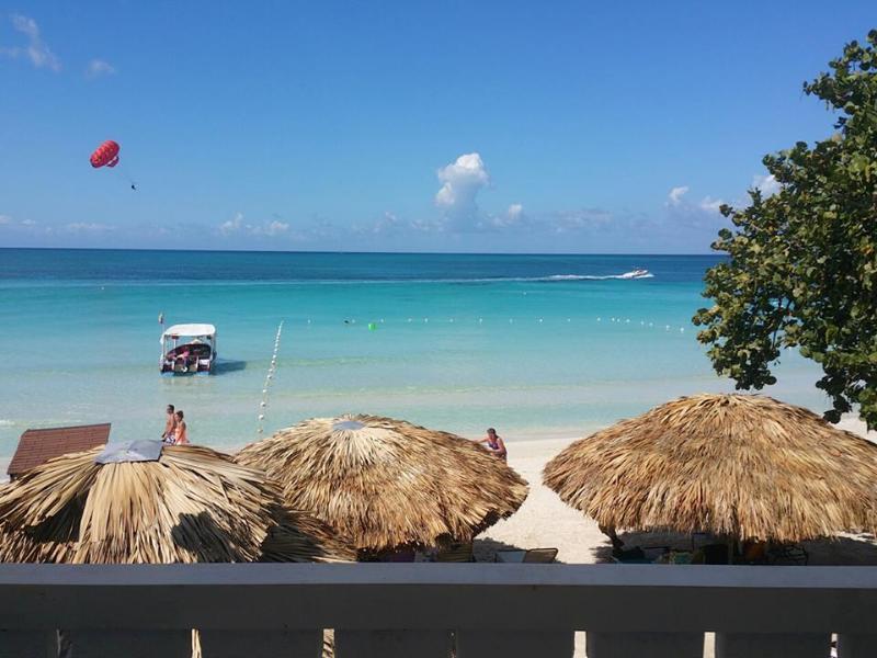 Foote Prints On The Sands Hotel เนกริล ภายนอก รูปภาพ
