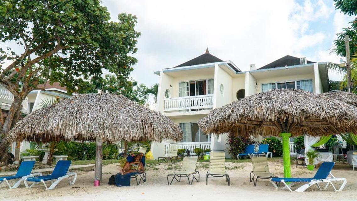 Foote Prints On The Sands Hotel เนกริล ภายนอก รูปภาพ
