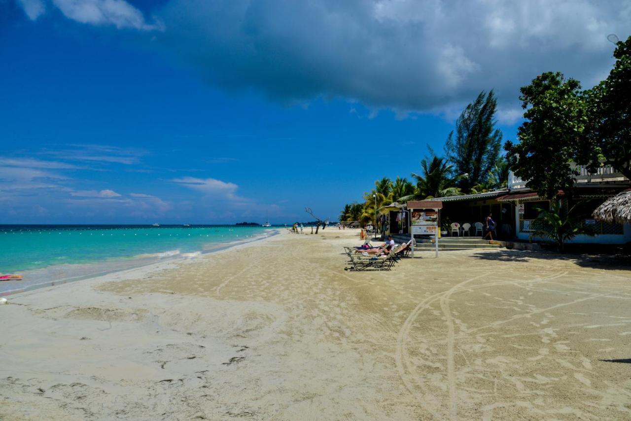 Foote Prints On The Sands Hotel เนกริล ภายนอก รูปภาพ