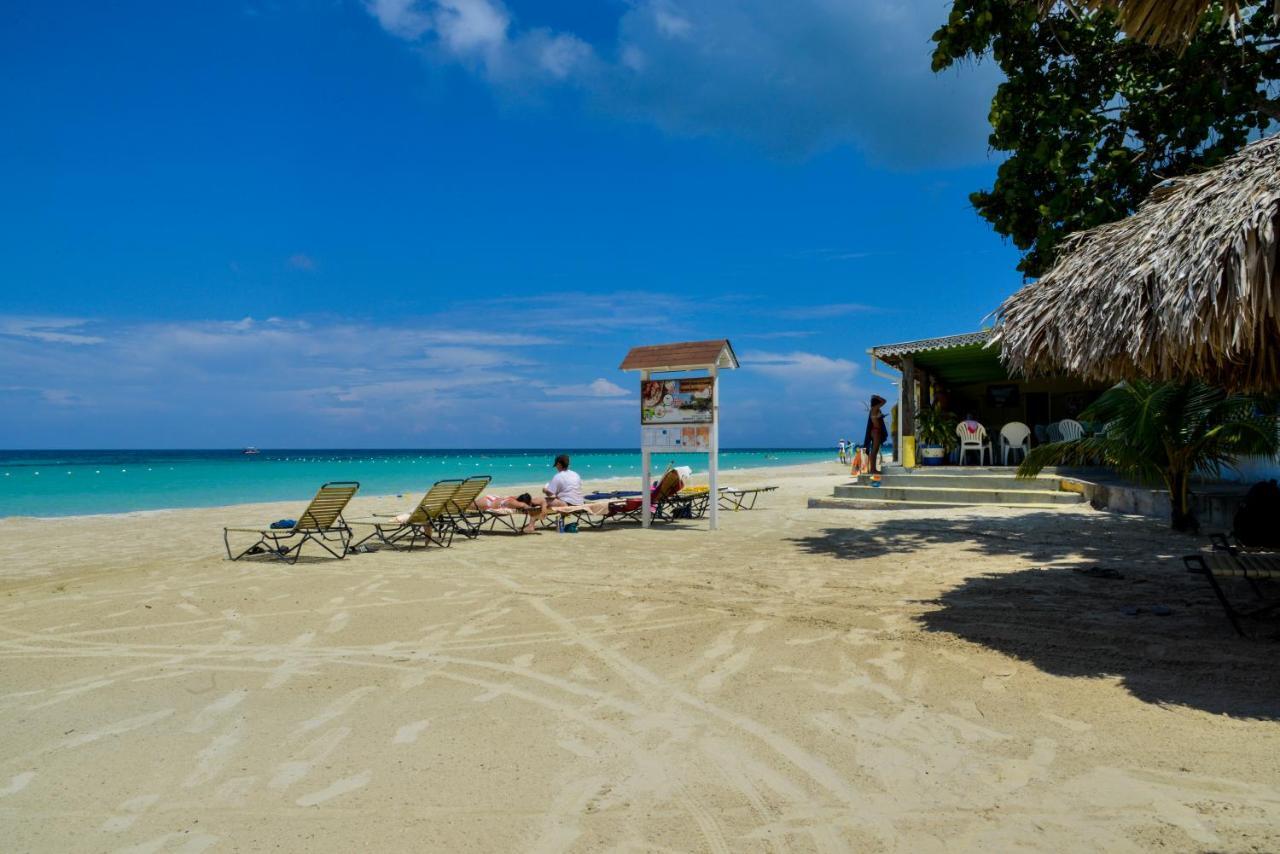 Foote Prints On The Sands Hotel เนกริล ภายนอก รูปภาพ