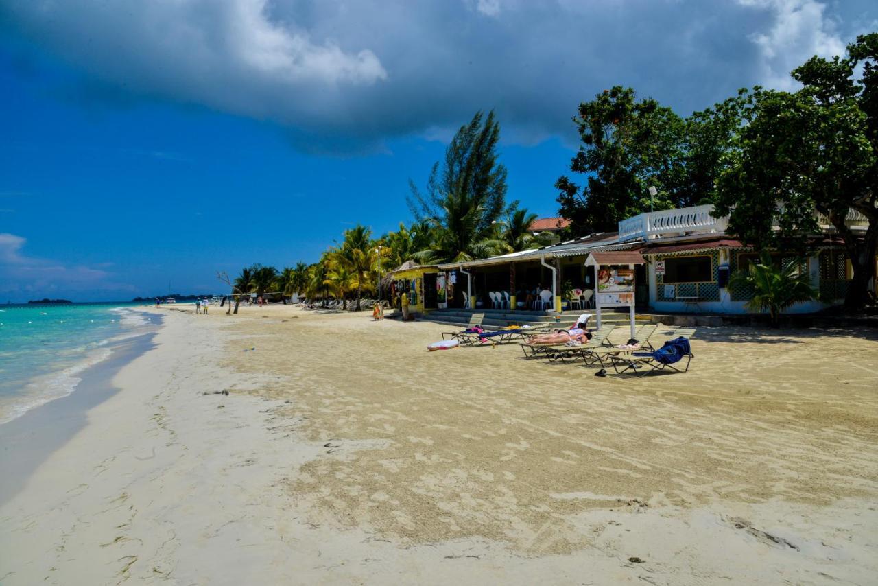 Foote Prints On The Sands Hotel เนกริล ภายนอก รูปภาพ